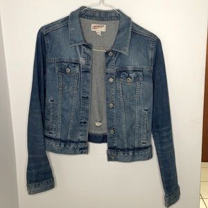 Jean jacket. Size Medium.